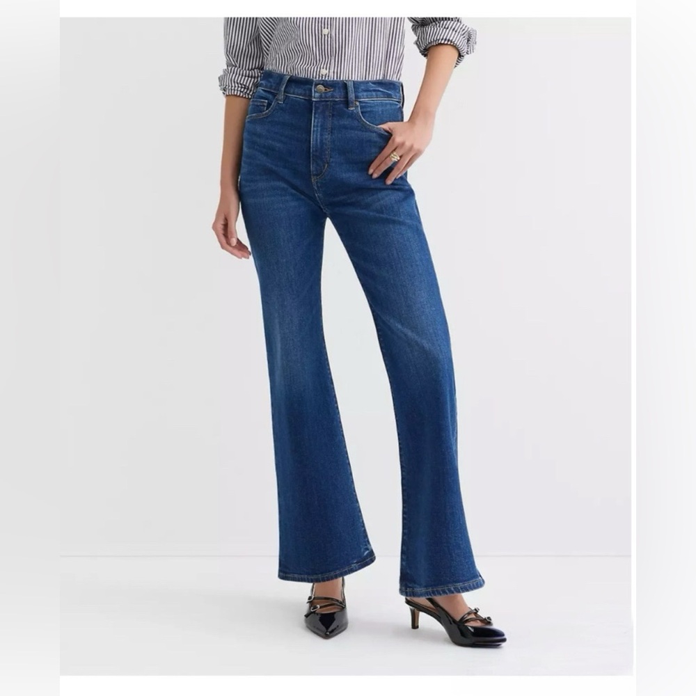 LOFT Made & Loved Women High Rise Relaxed Flare Jeans in Medium Wash Size 31/12